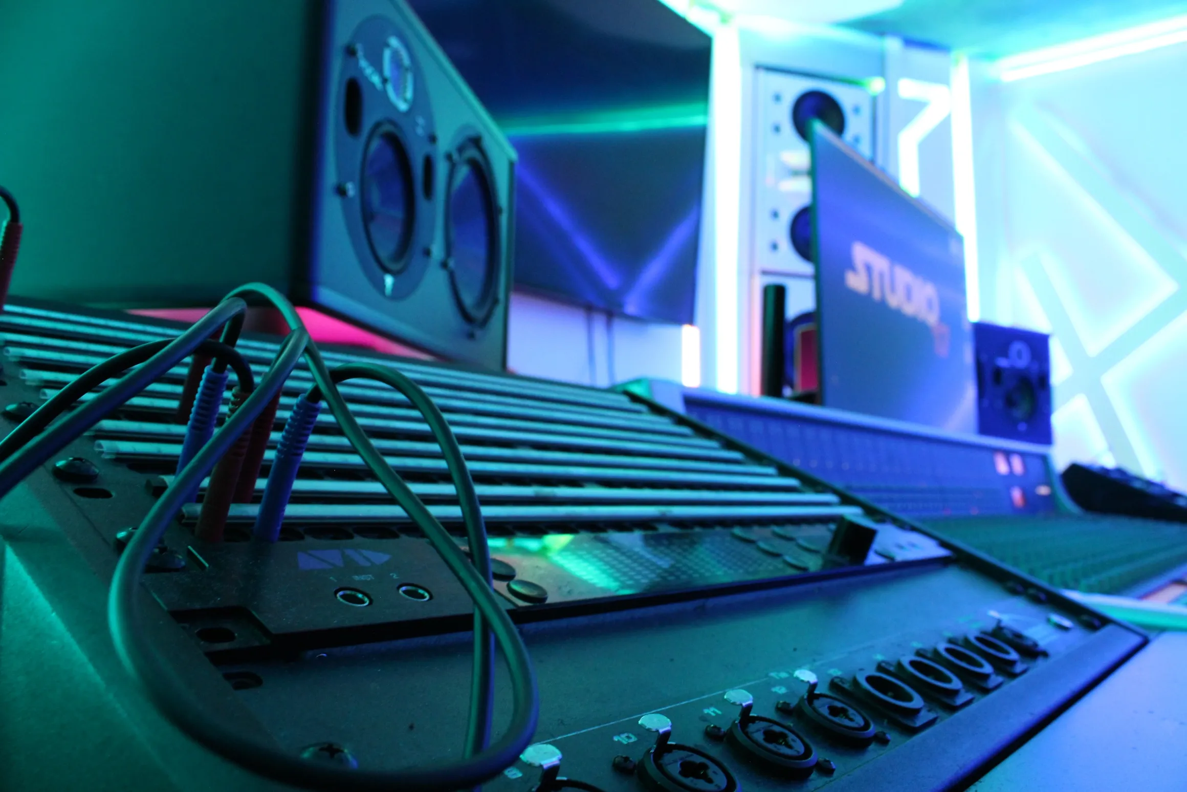 Mixing & Mastering - Professional Mixing Console